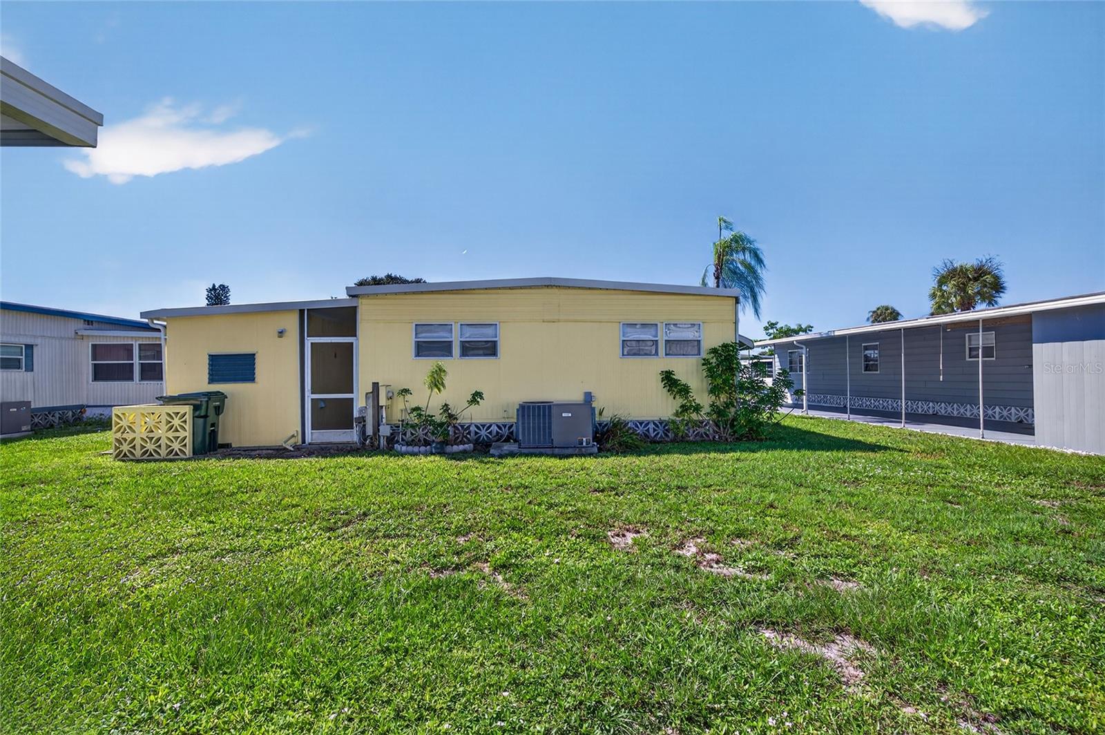 213 MANTUA DR — photo 52