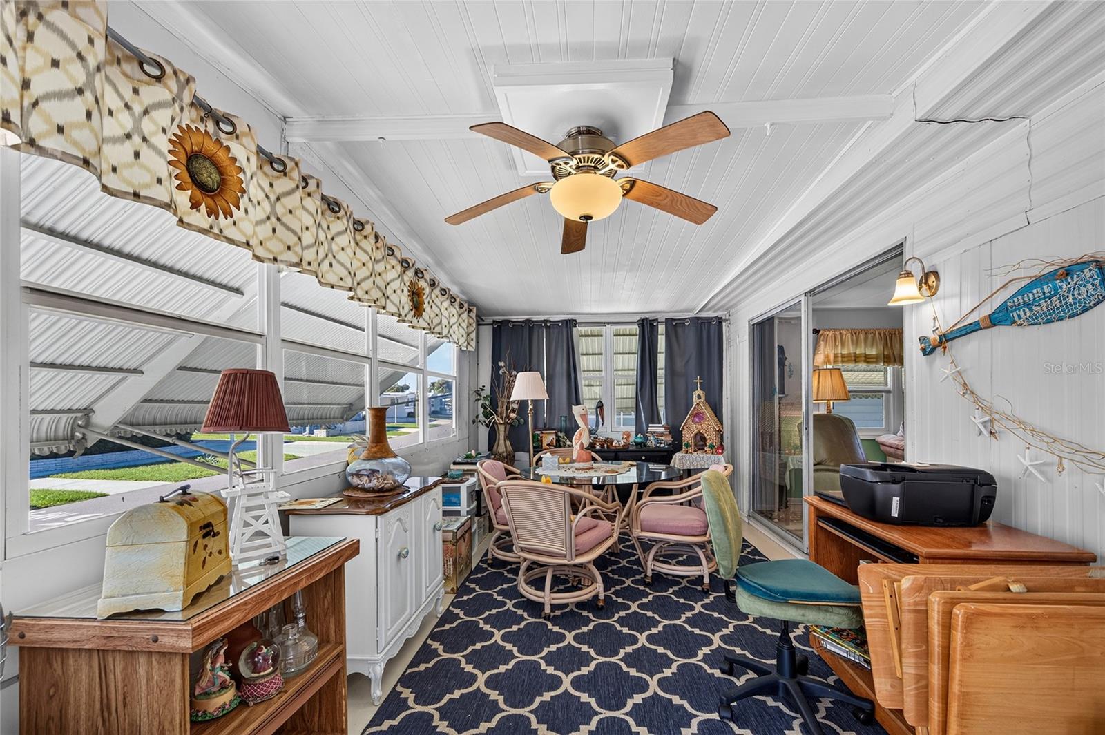 213 MANTUA DR — photo 24