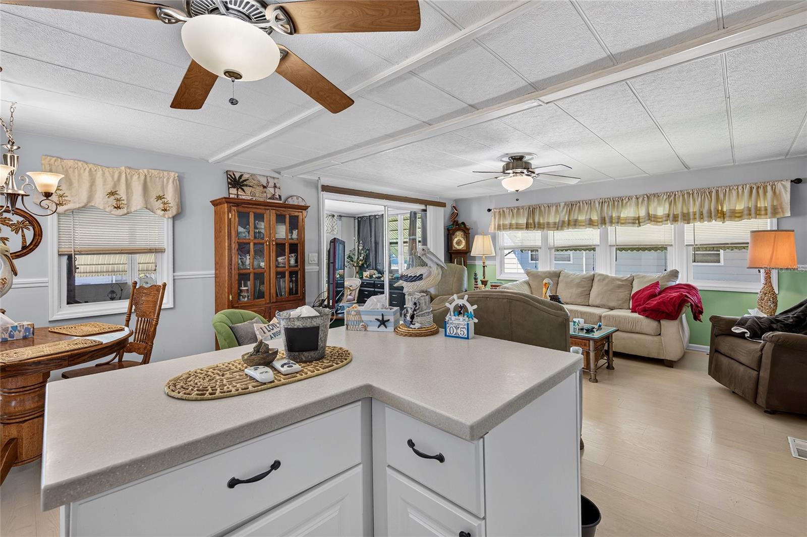 213 MANTUA DR — photo 20