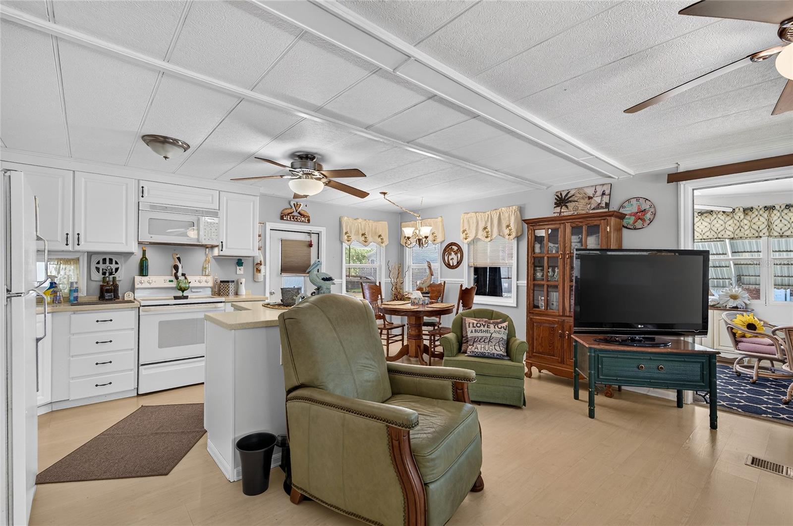 213 MANTUA DR — photo 21