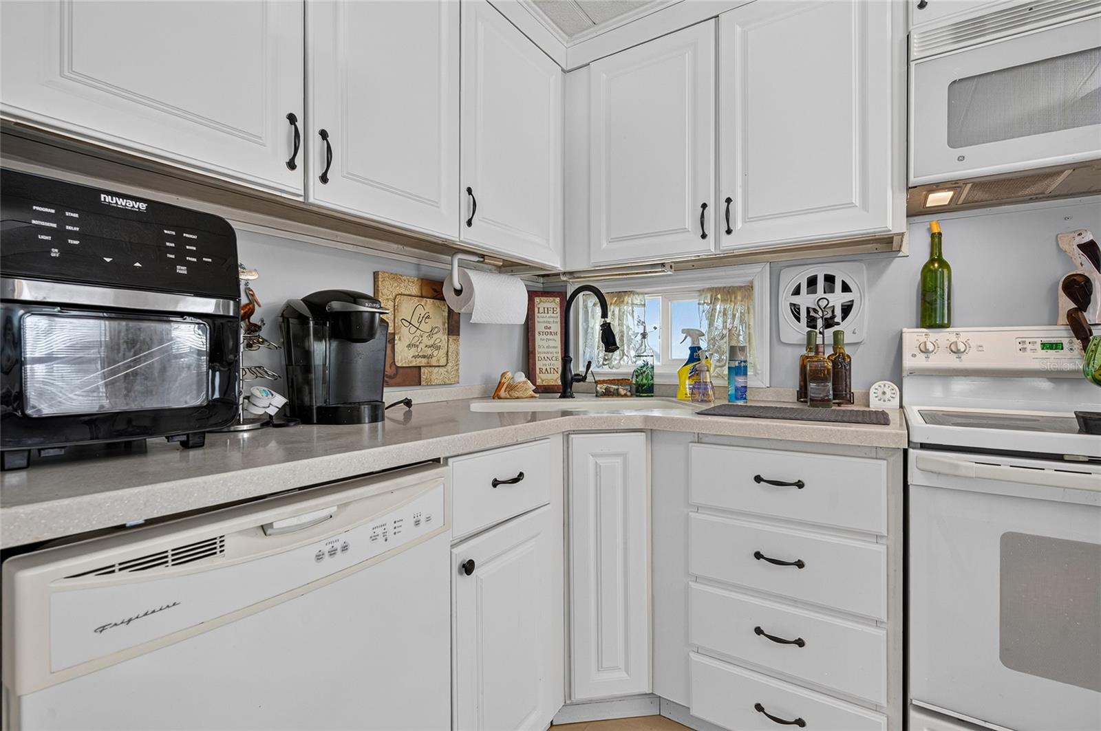 213 MANTUA DR — photo 18