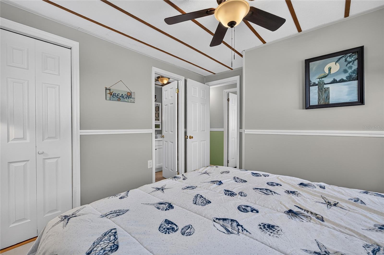213 MANTUA DR — photo 34