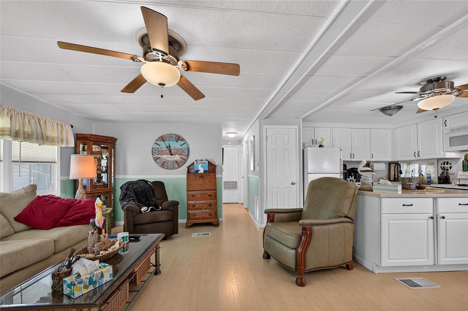 213 MANTUA DR — photo 28