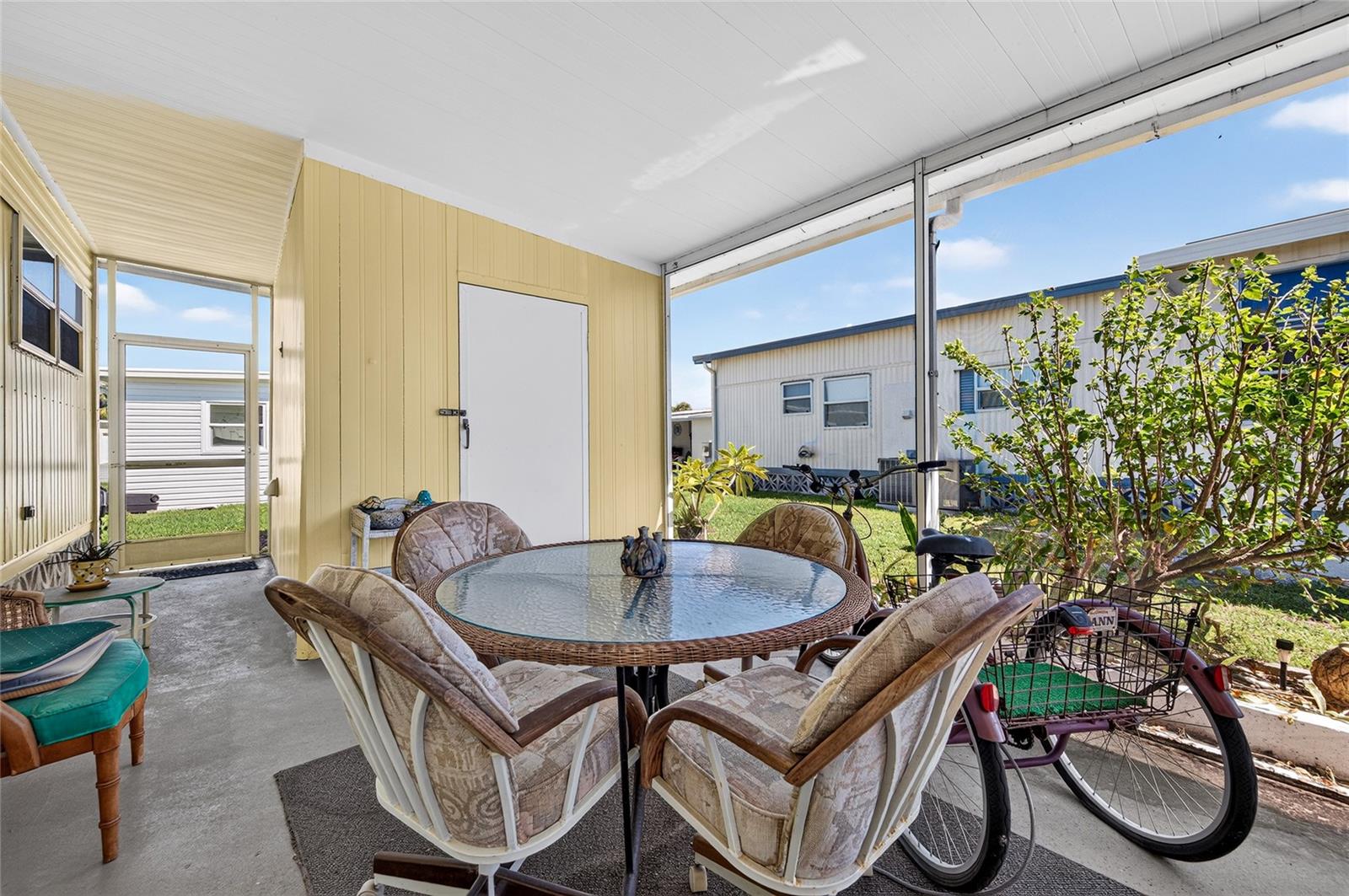 213 MANTUA DR — photo 47