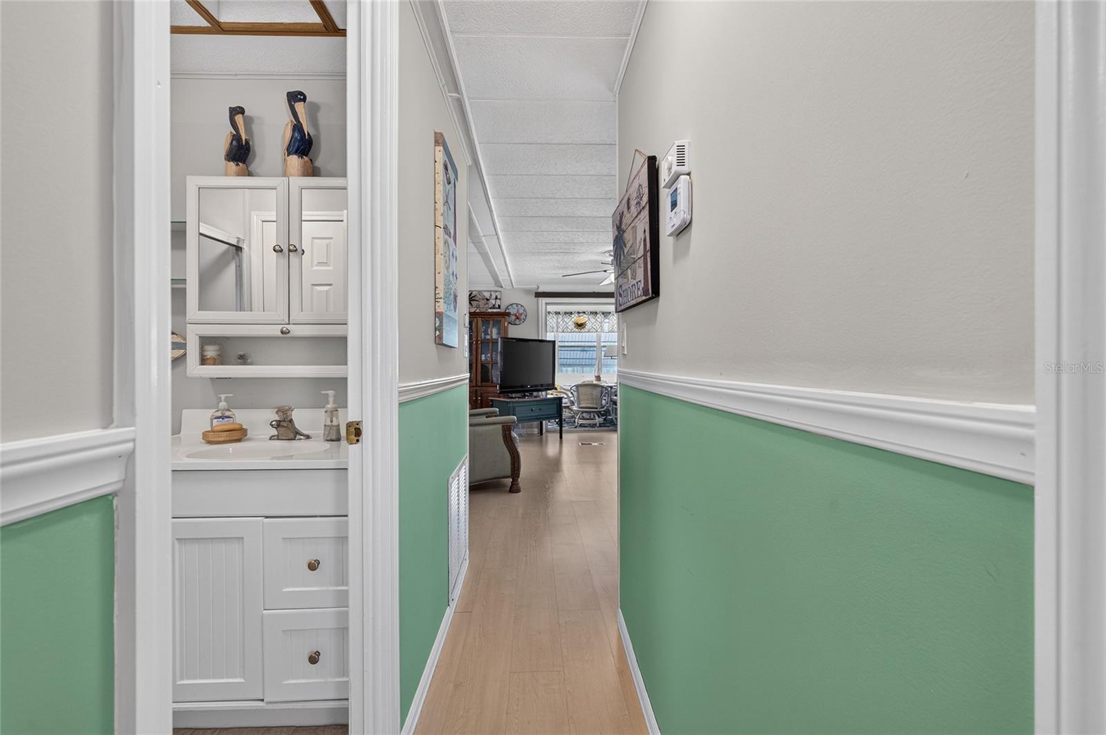 213 MANTUA DR — photo 39