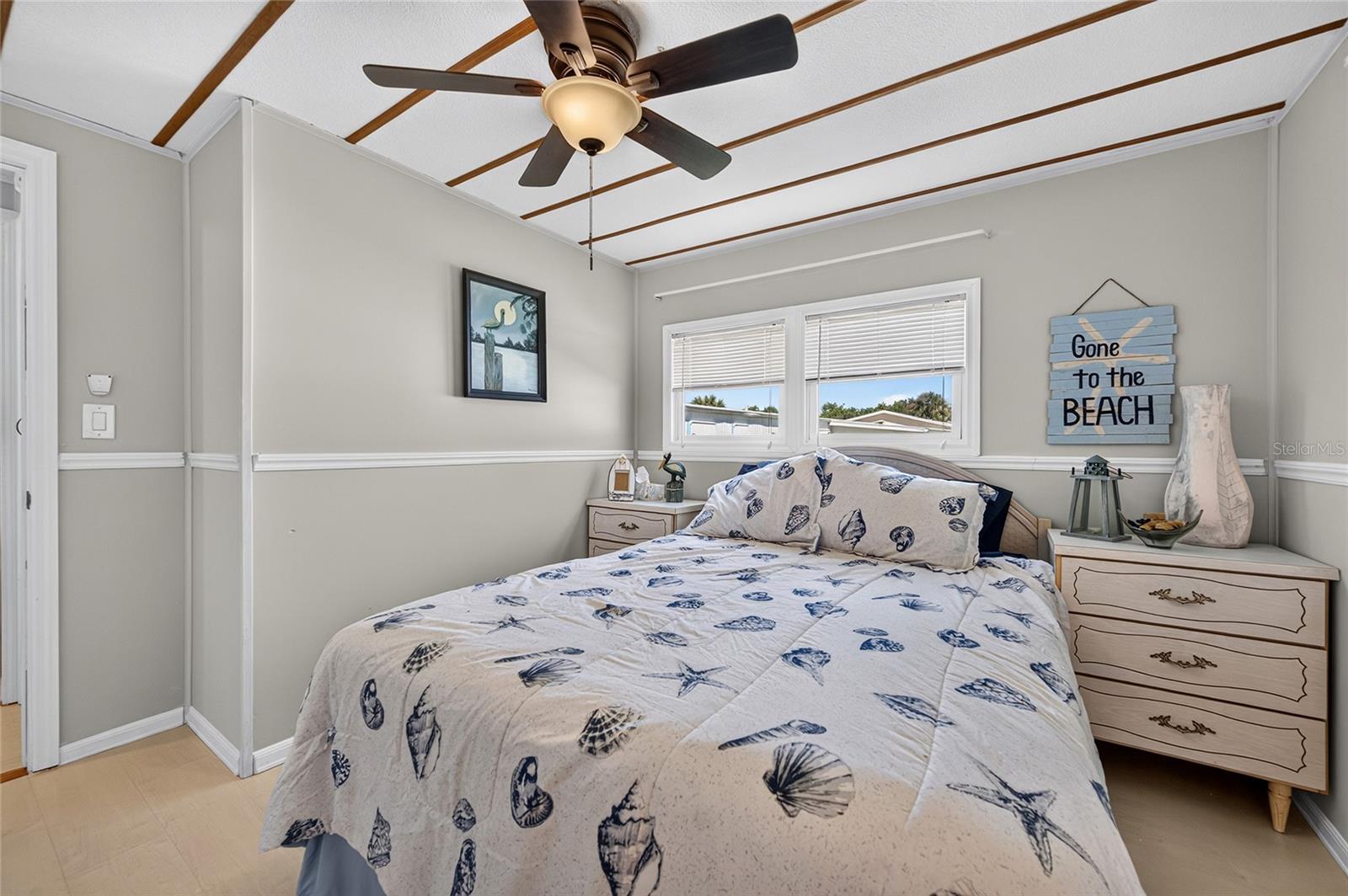 213 MANTUA DR — photo 41