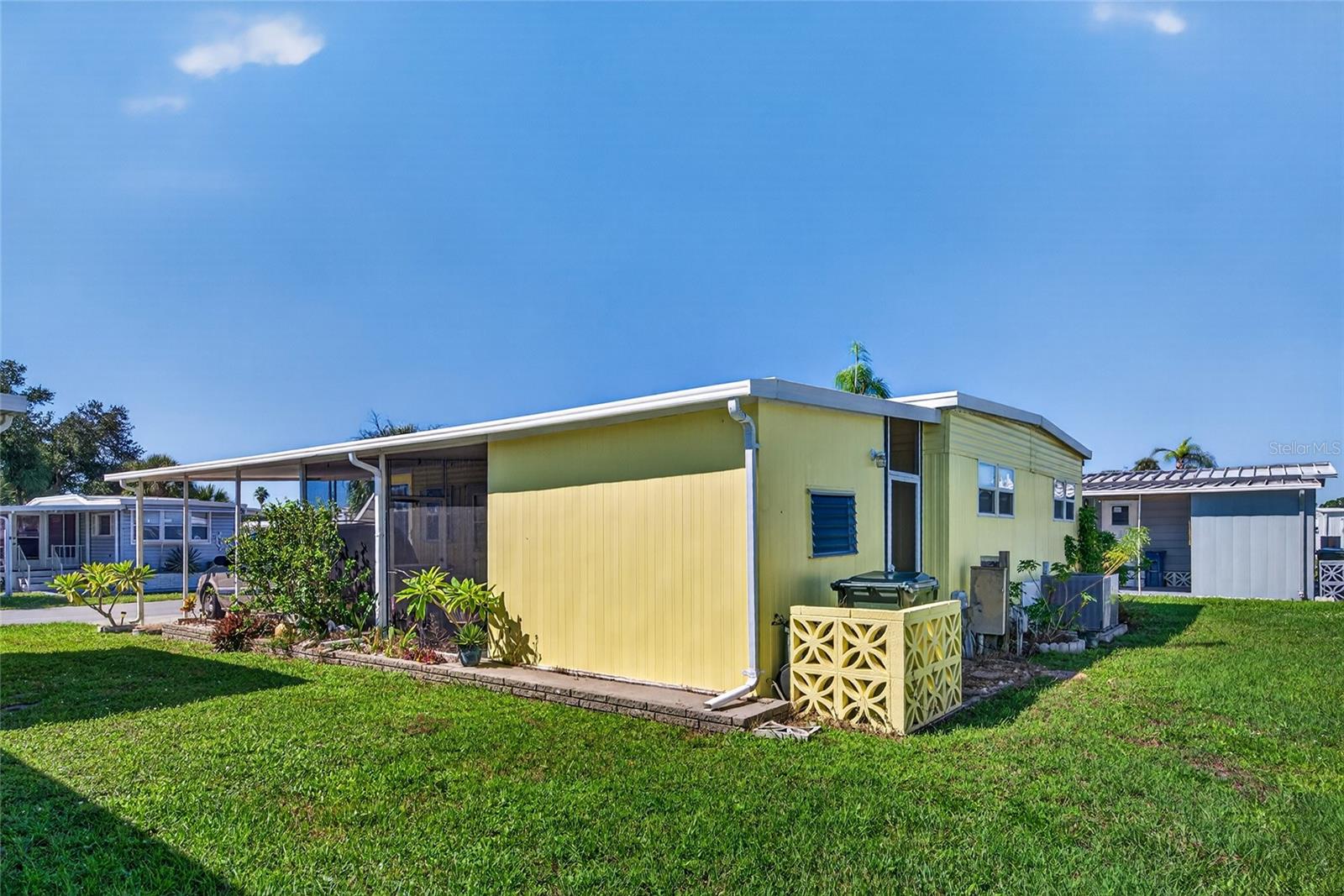 213 MANTUA DR — photo 8