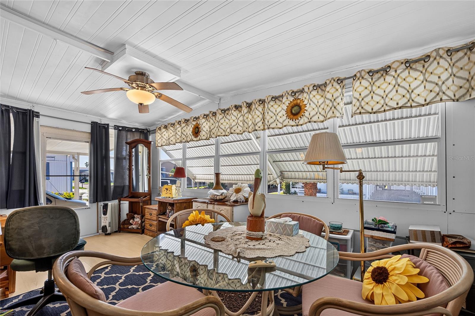 213 MANTUA DR — photo 27