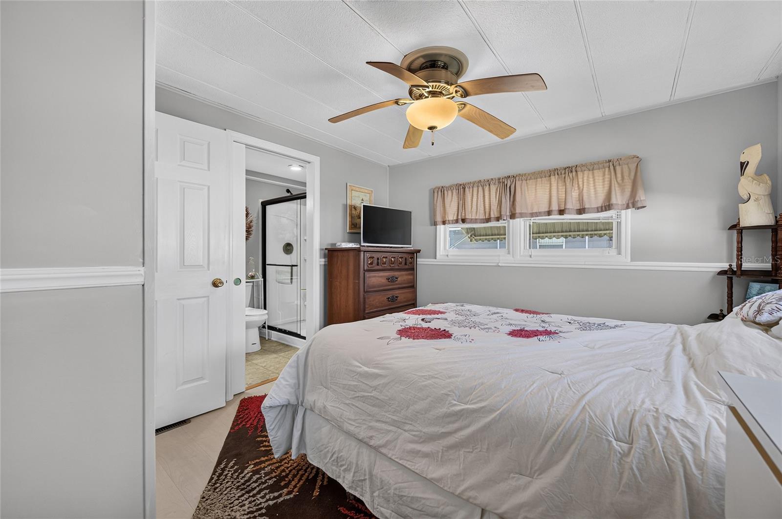 213 MANTUA DR — photo 36