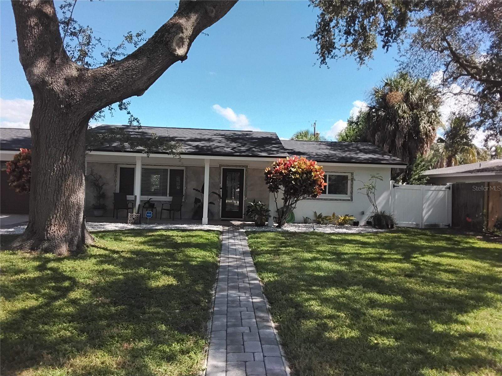 571 LENTZ RD — photo 2