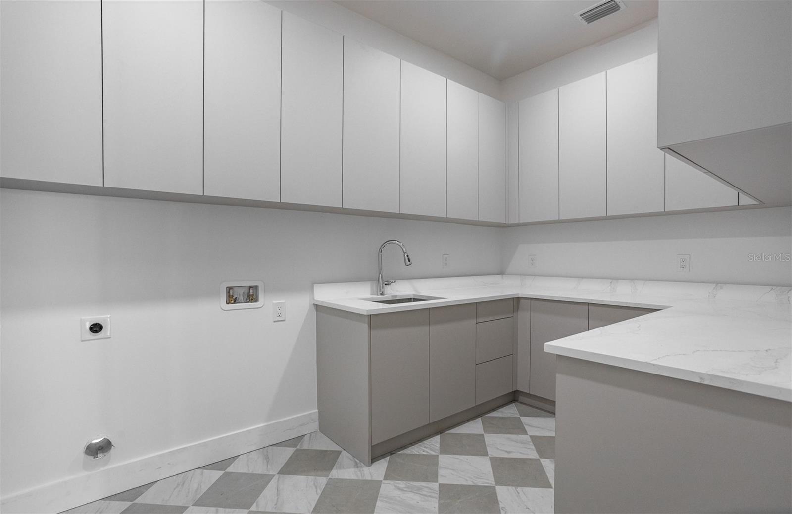 3109 W WYOMING AVE — photo 39