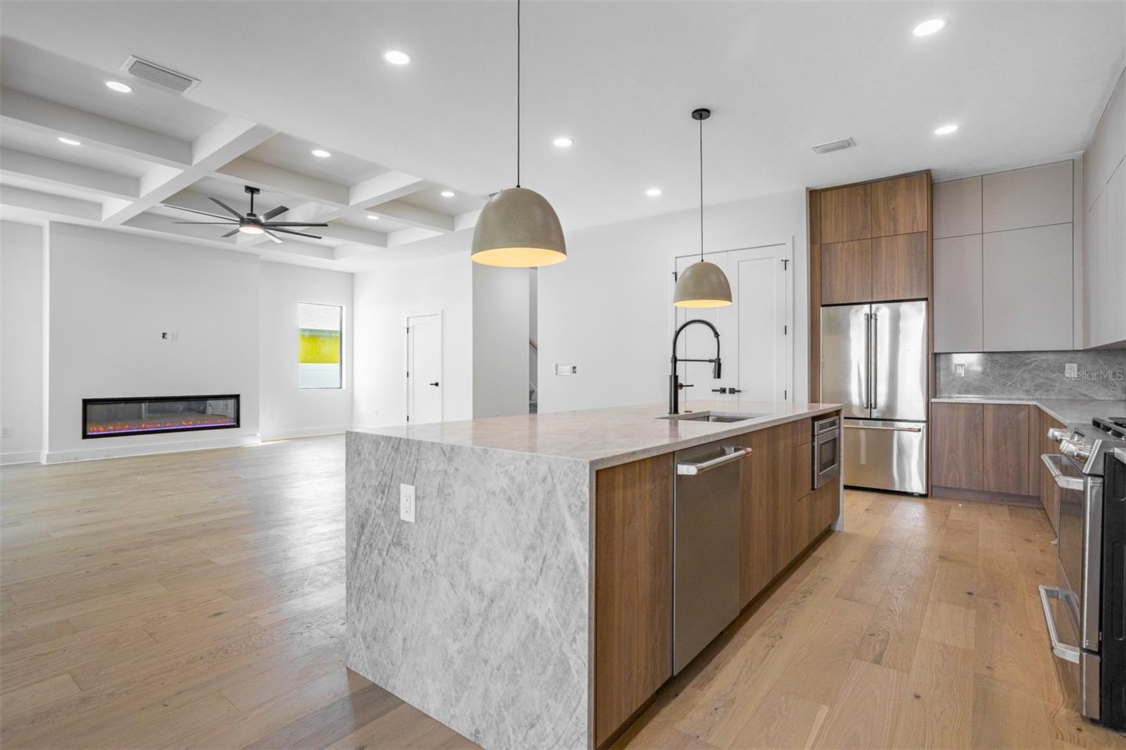3109 W WYOMING AVE — photo 11