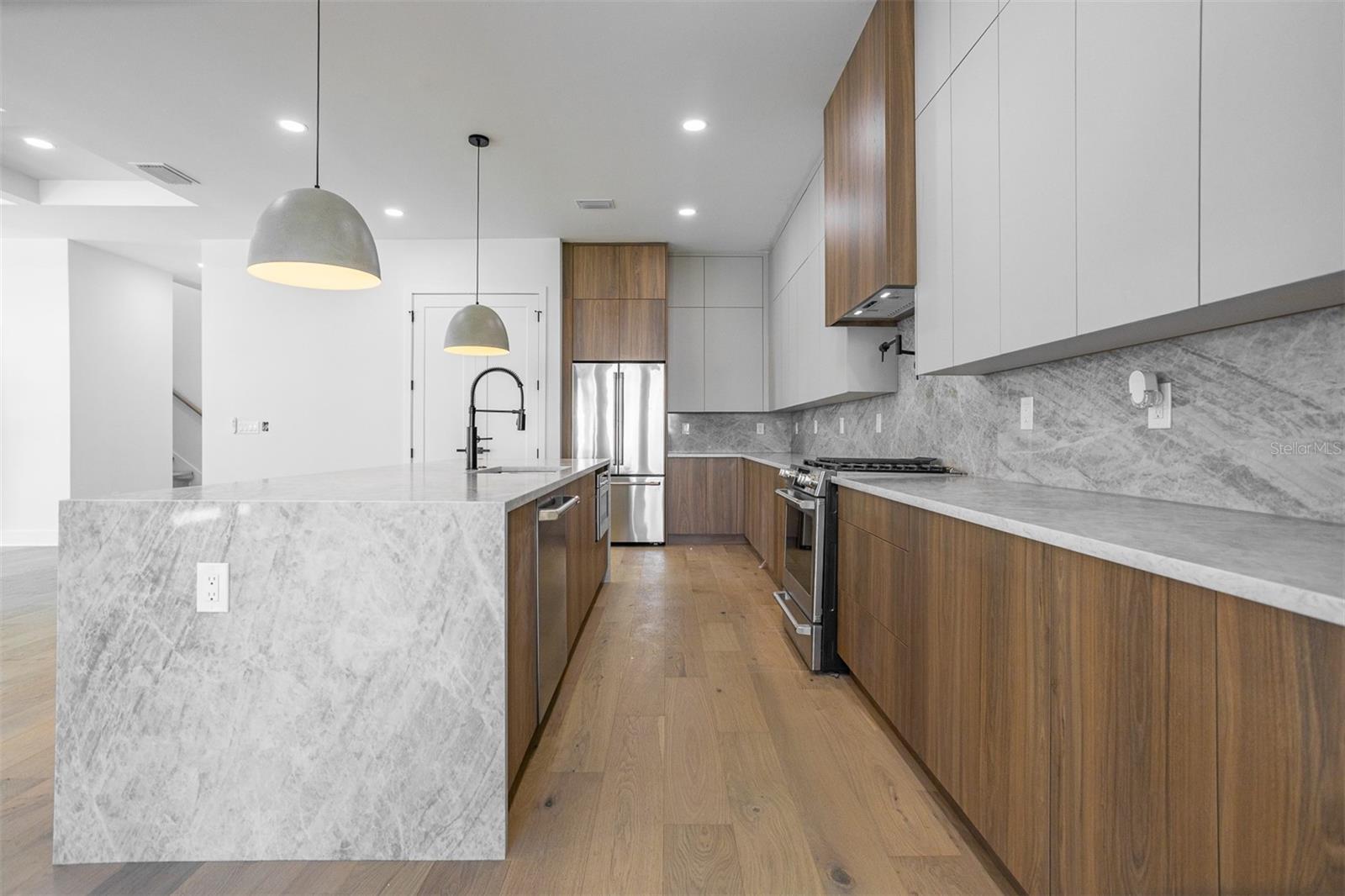 3109 W WYOMING AVE — photo 10