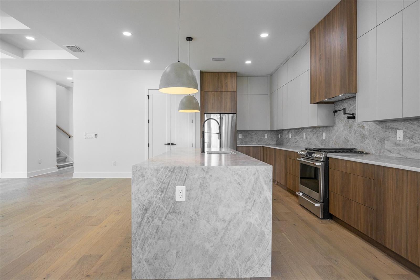 3109 W WYOMING AVE — photo 9