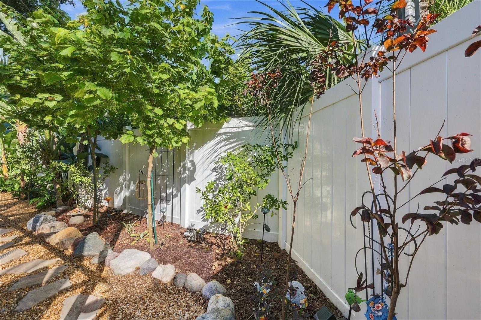 2557 TEMPLE ST — photo 45