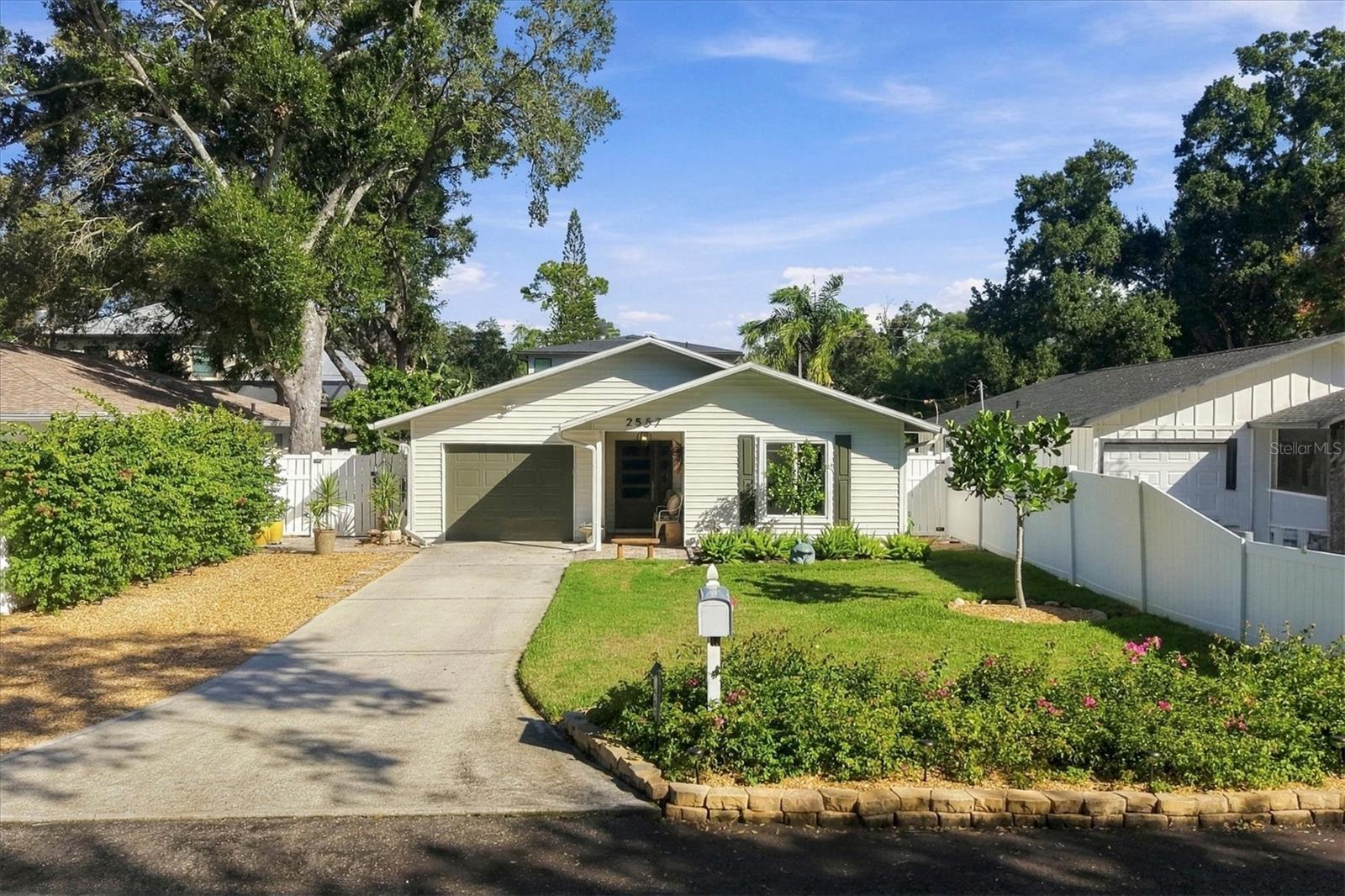 2557 TEMPLE ST — photo 53
