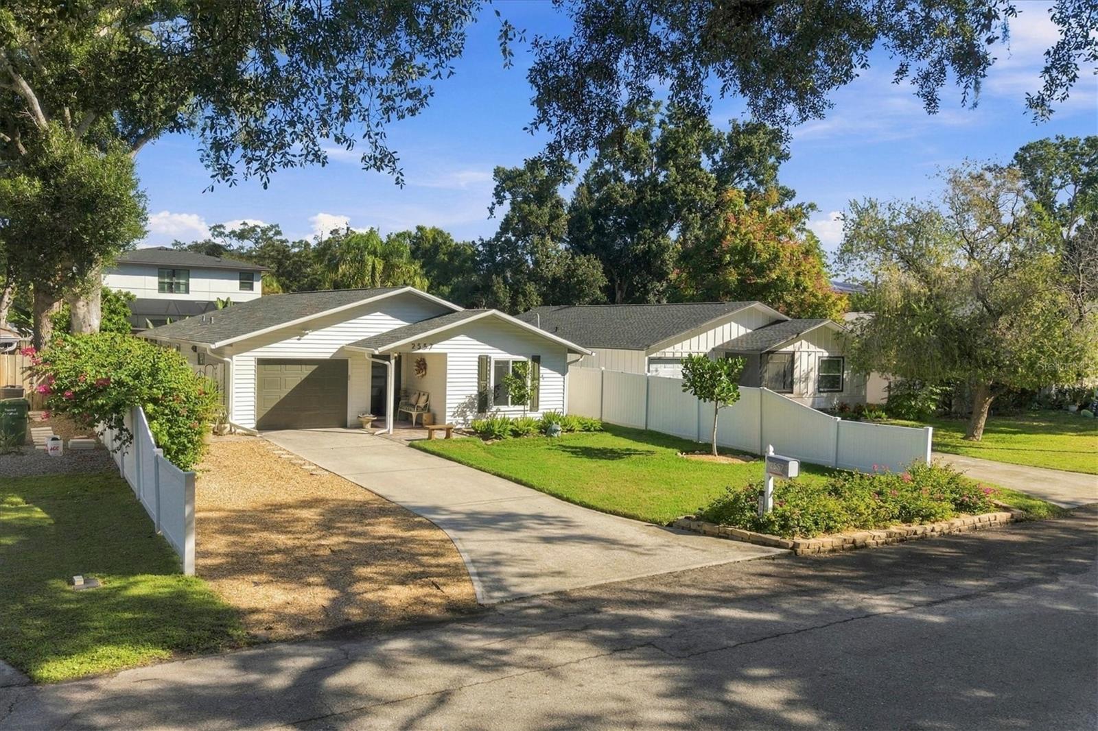 2557 TEMPLE ST — photo 10