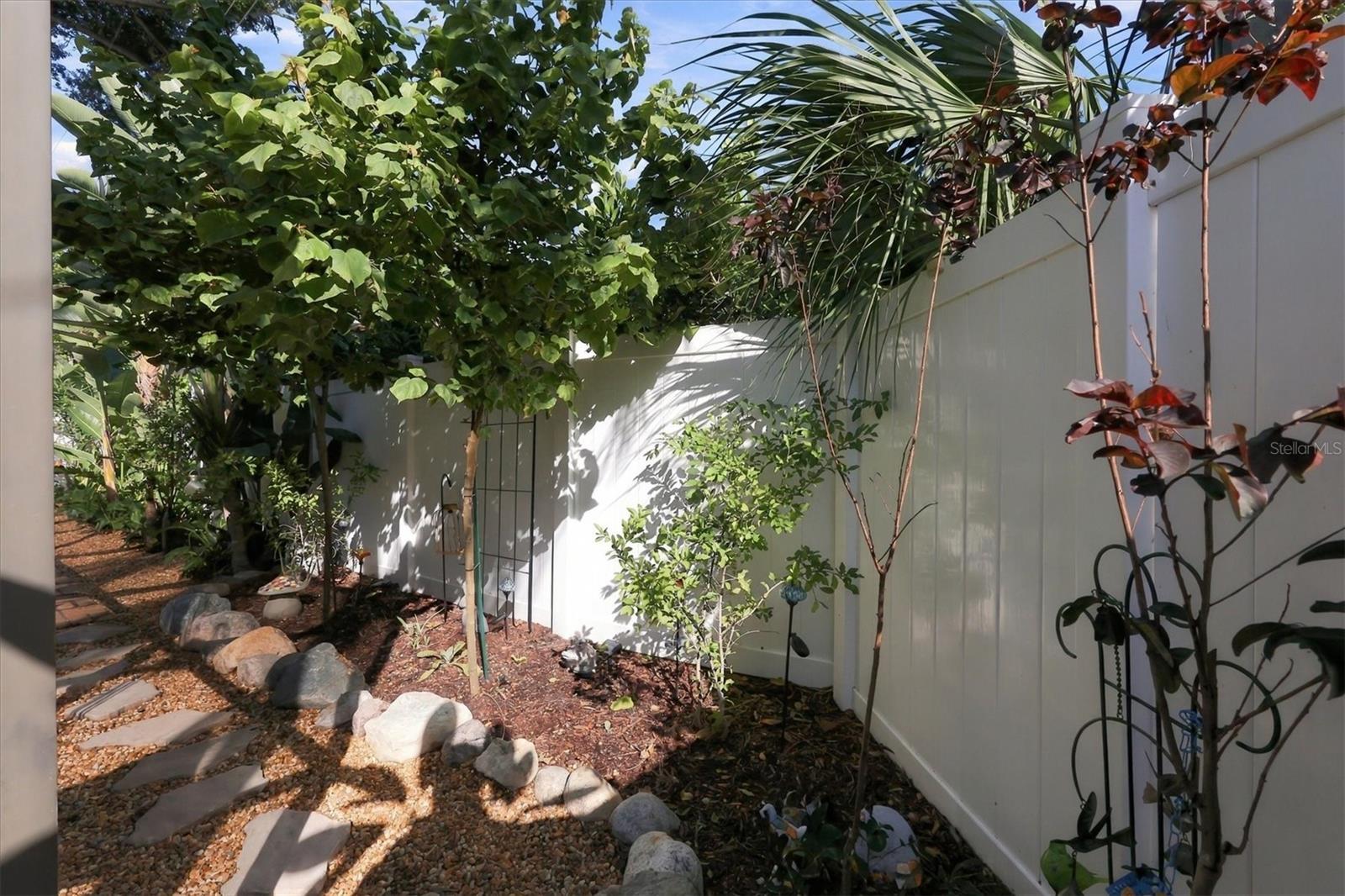 2557 TEMPLE ST — photo 43