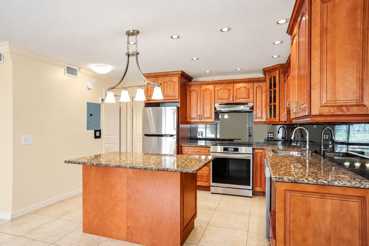 2000 WORLD PARKWAY BLVD #2 — photo 3