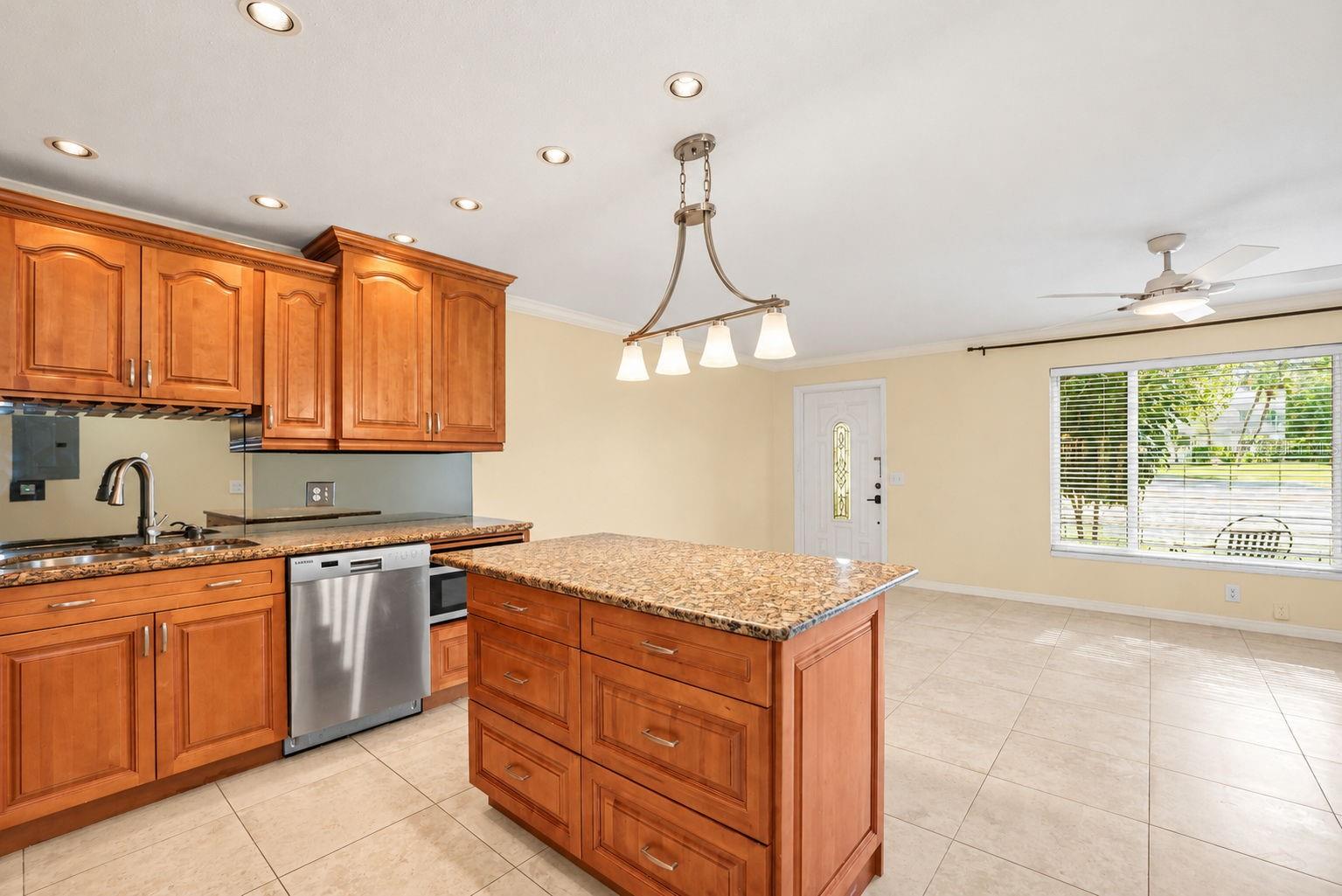 2000 WORLD PARKWAY BLVD #2 — photo 8