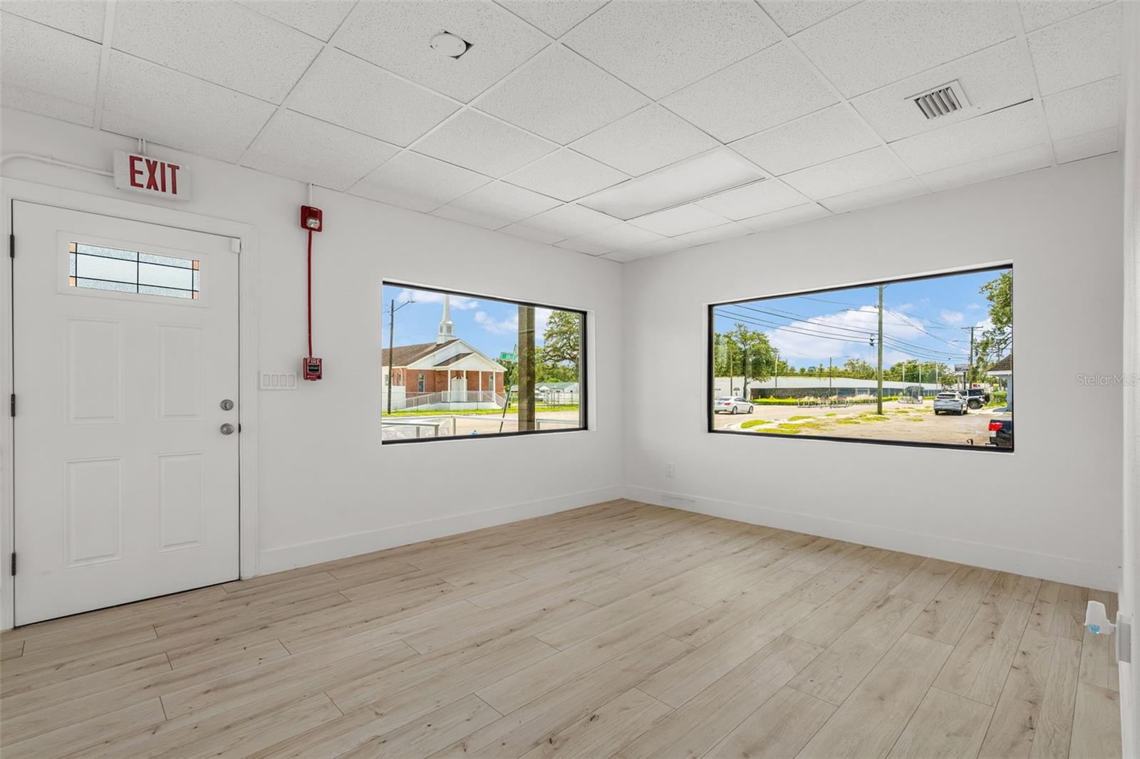 10302 N NEBRASKA AVE — photo 10