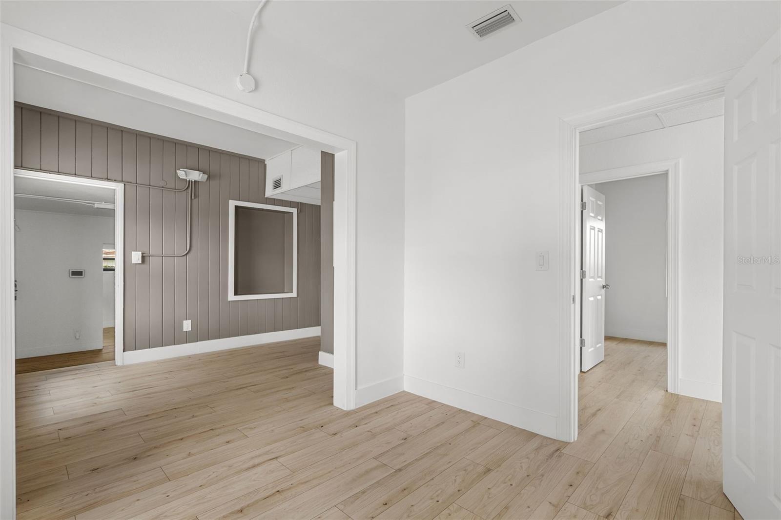10302 N NEBRASKA AVE — photo 15