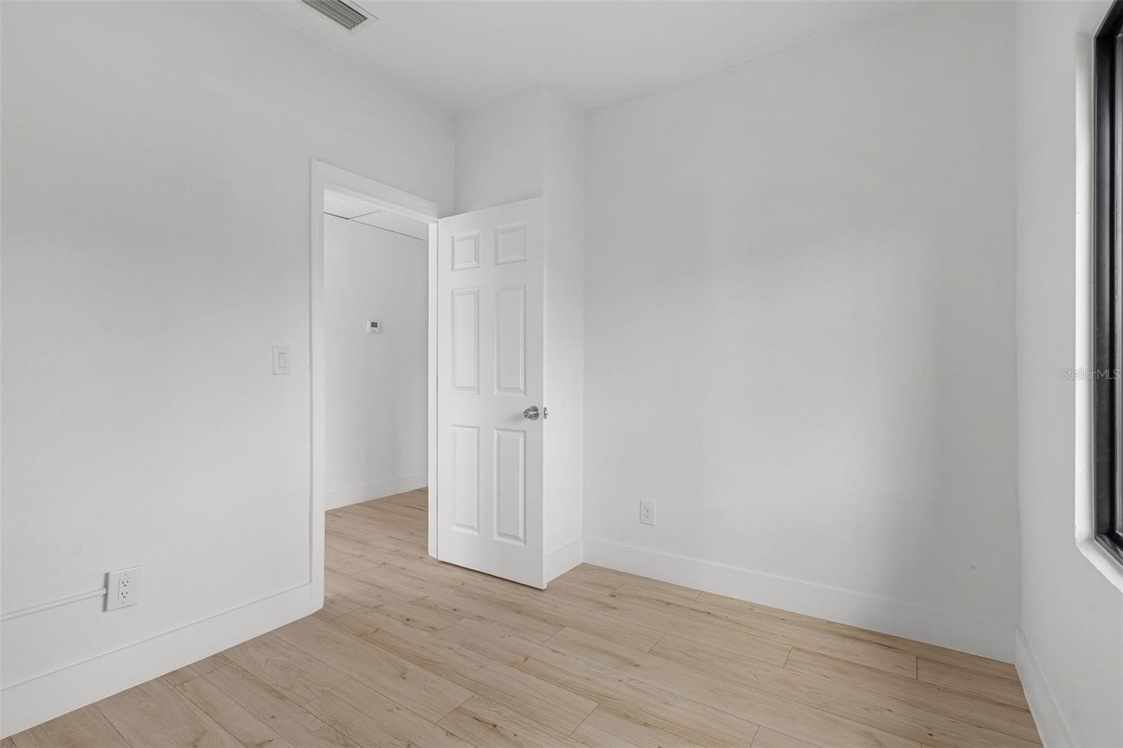 10302 N NEBRASKA AVE — photo 12