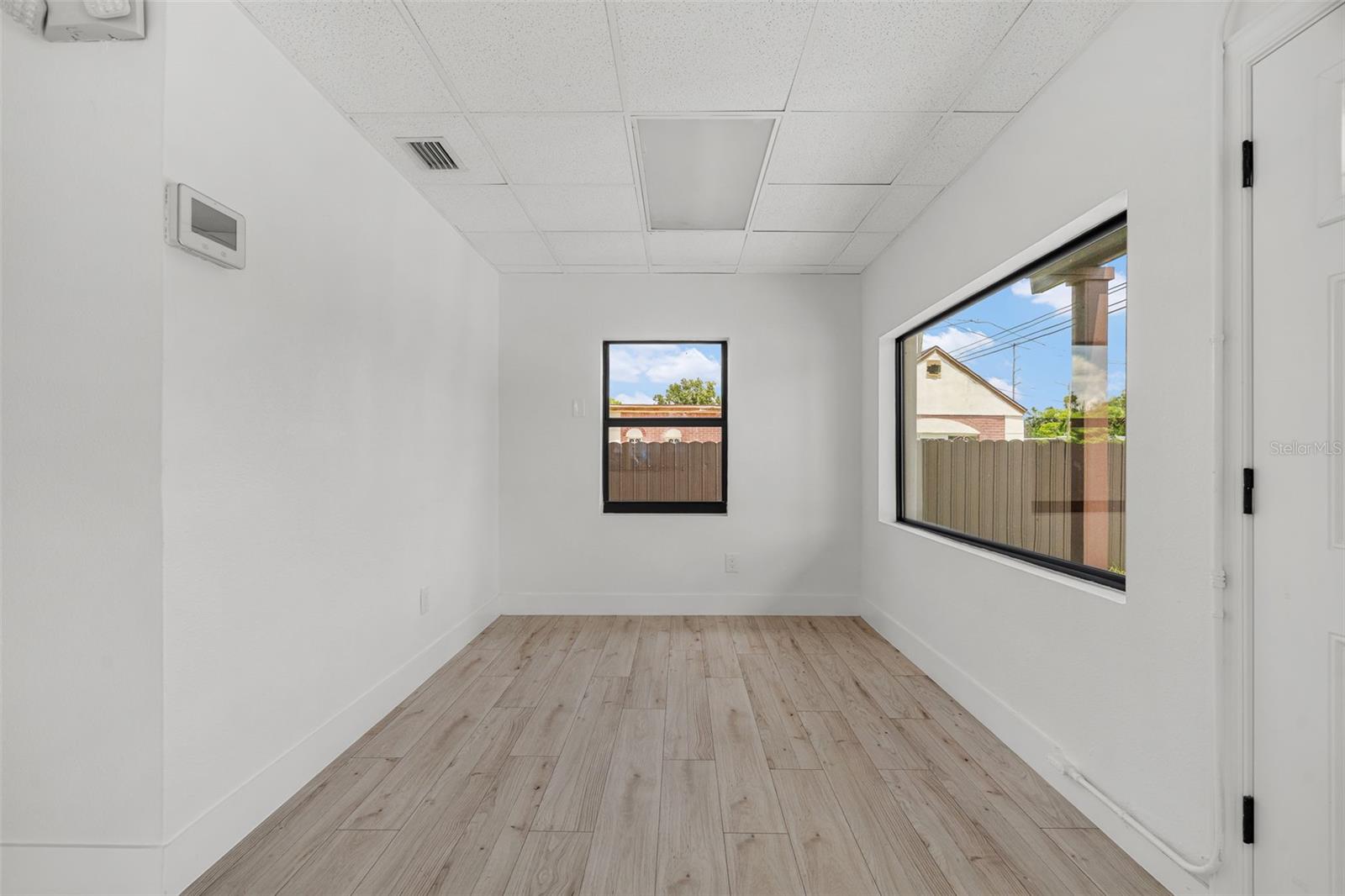 10302 N NEBRASKA AVE — photo 6