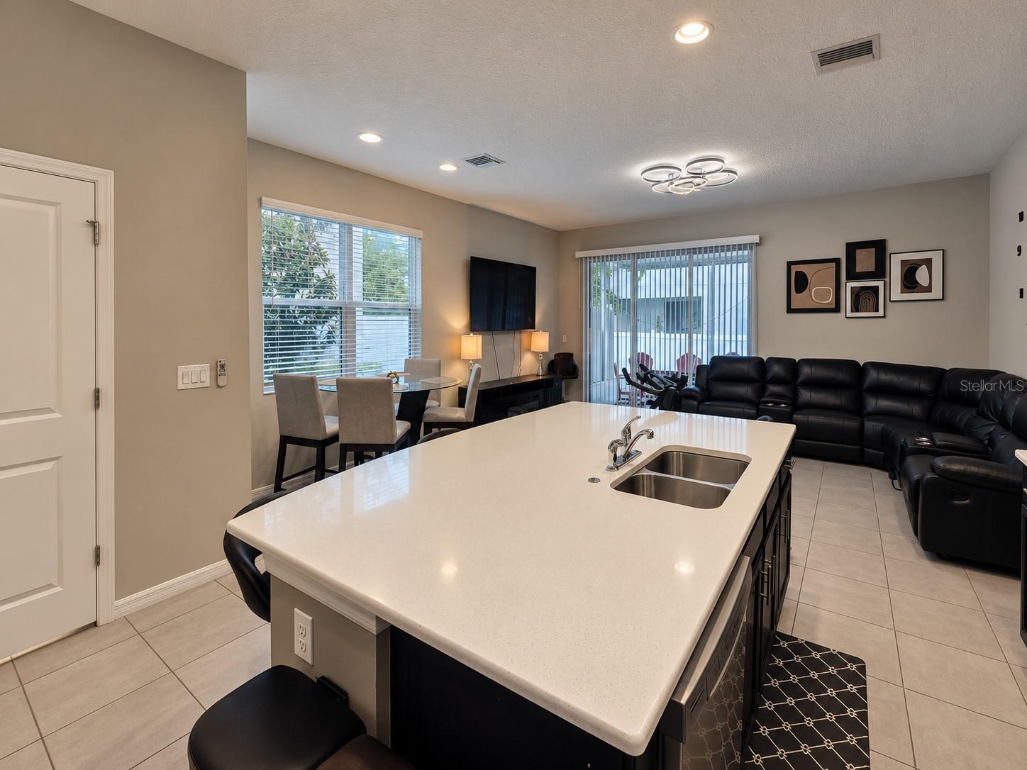 6133 WILLOWSIDE ST — photo 4
