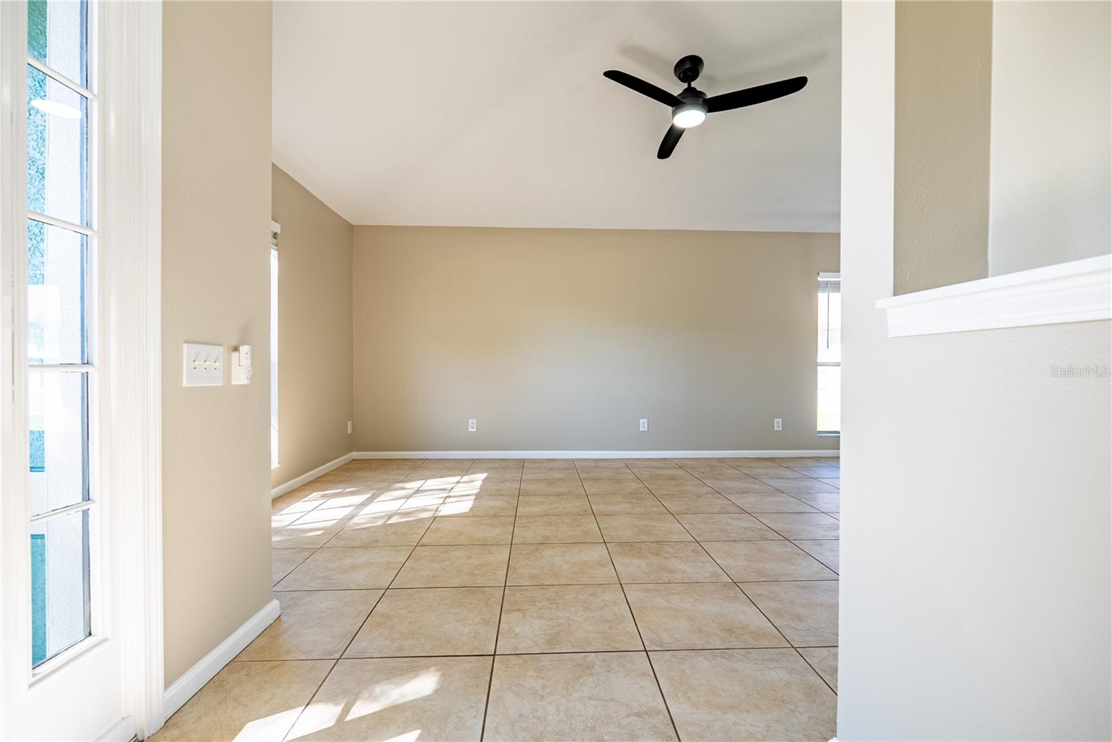 2022 SAMANTHA LN — photo 5