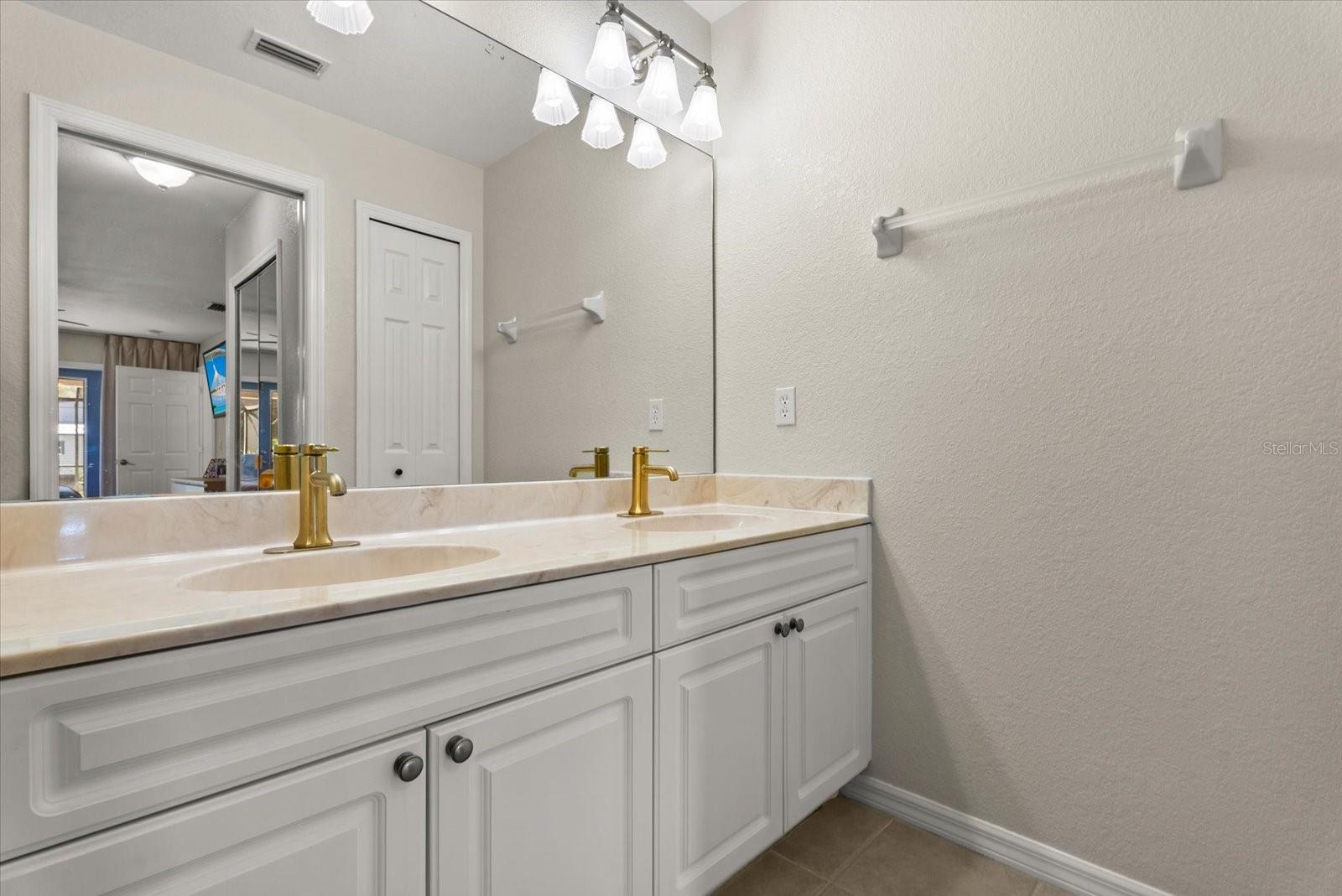 4241 CHAMRADE RD — photo 24