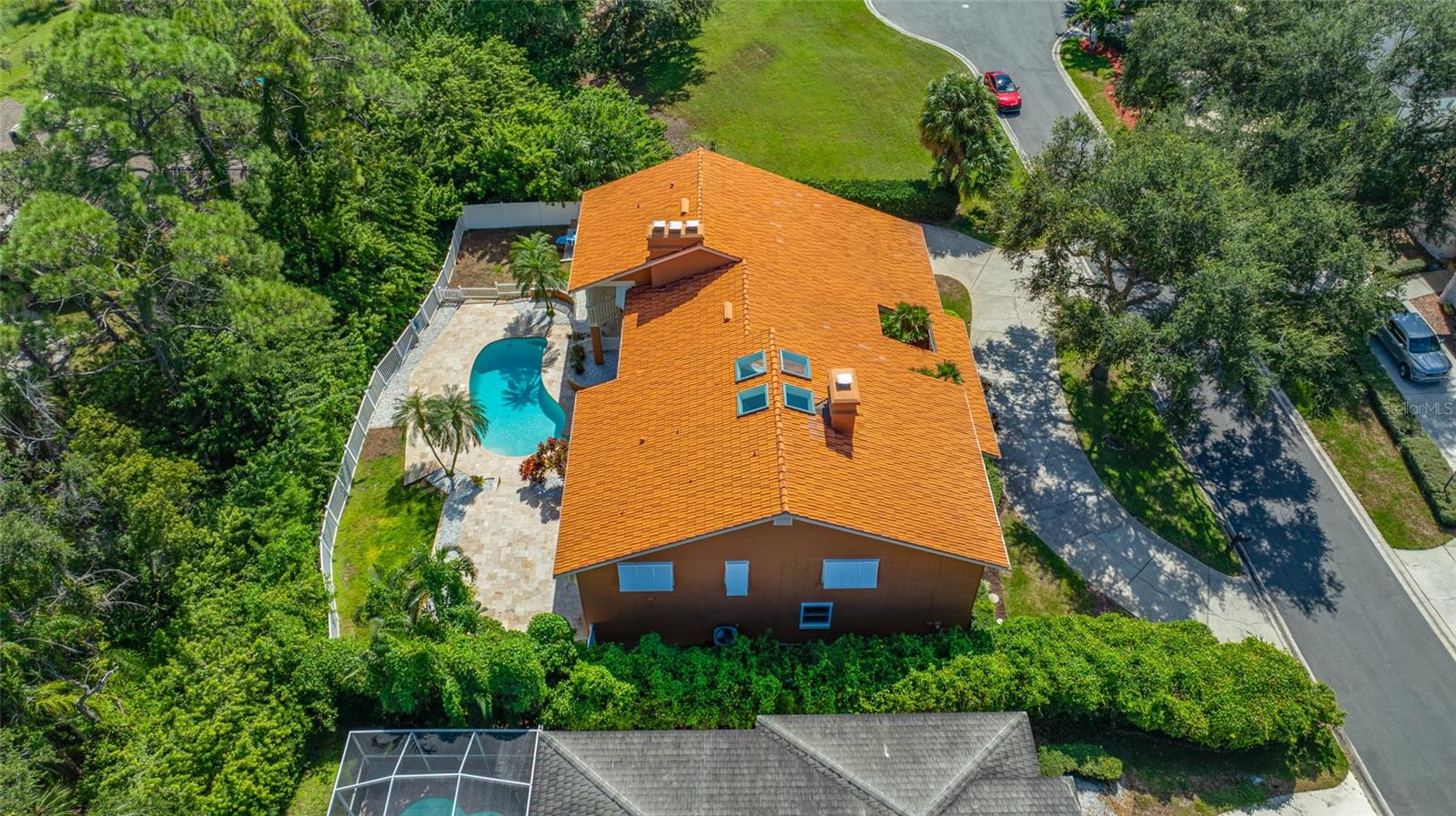 7239 HUNT CLUB LN — photo 13