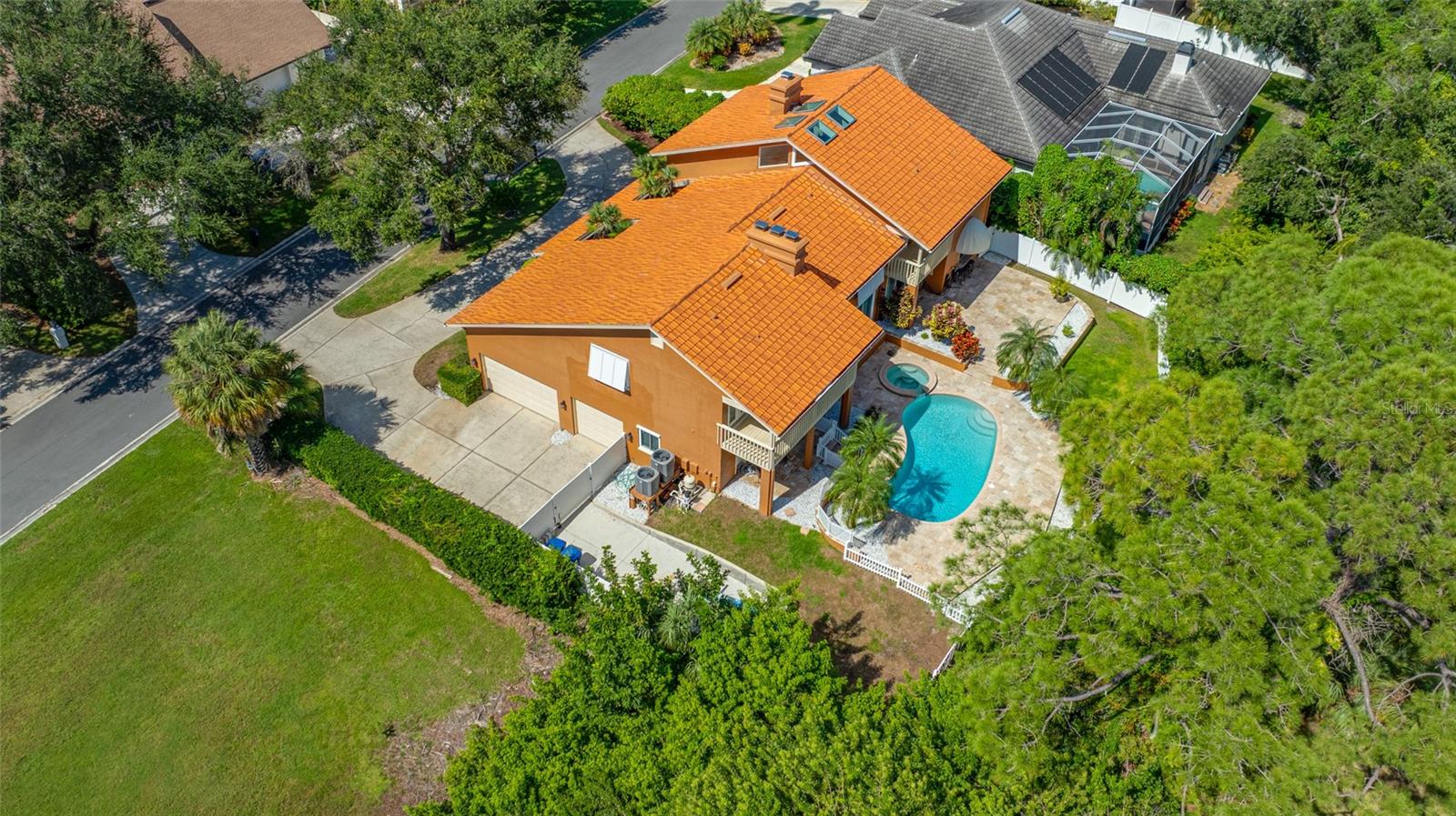 7239 HUNT CLUB LN — photo 10