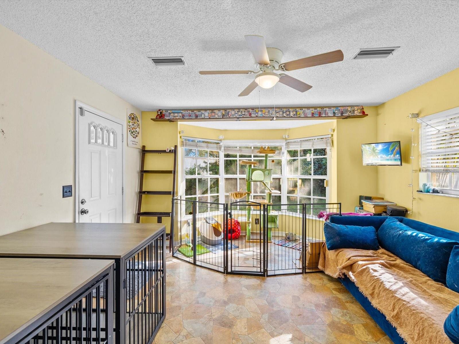 8350 ROYAL HART DR — photo 11