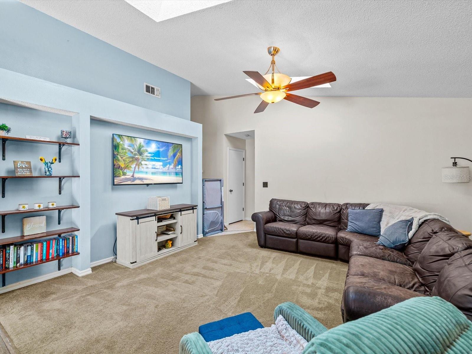 8350 ROYAL HART DR — photo 6