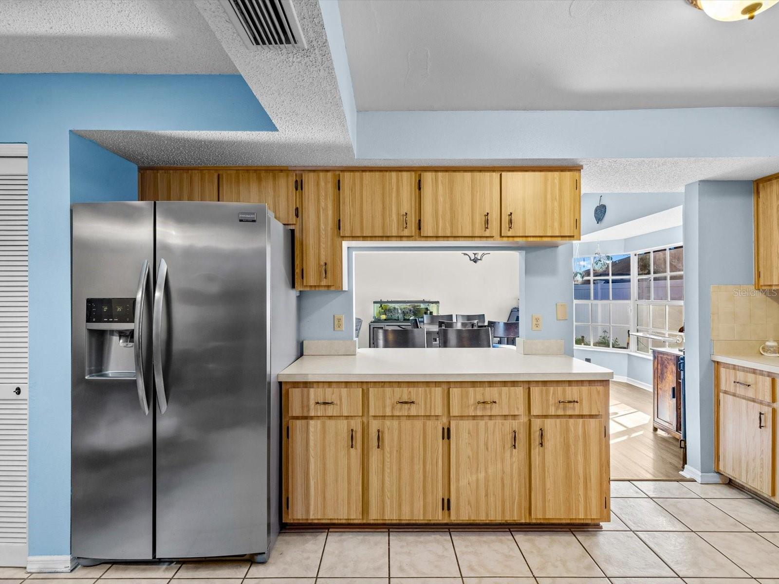 8350 ROYAL HART DR — photo 10