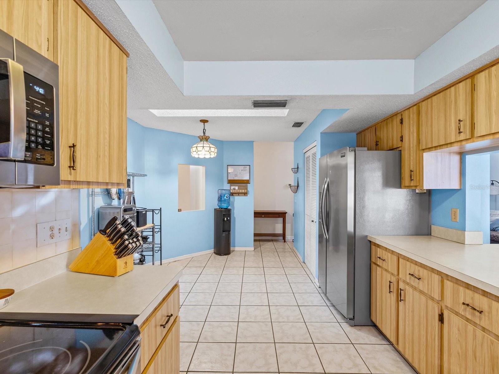 8350 ROYAL HART DR — photo 8
