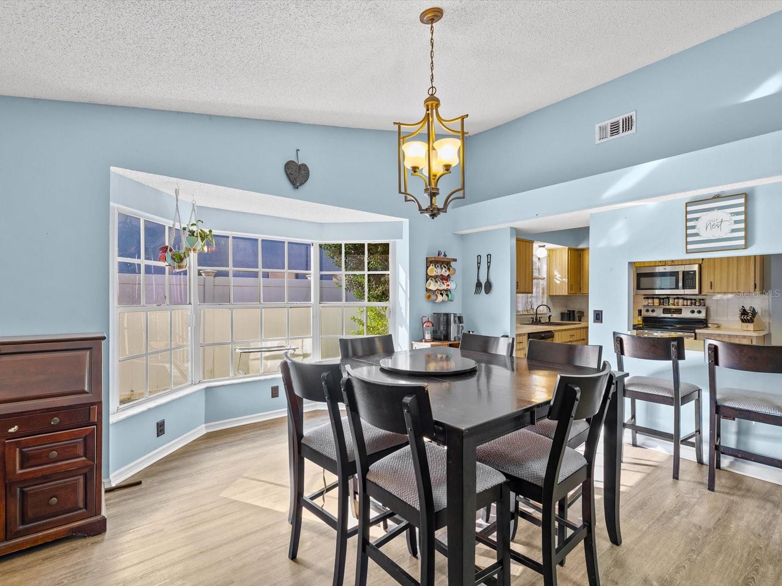8350 ROYAL HART DR — photo 4