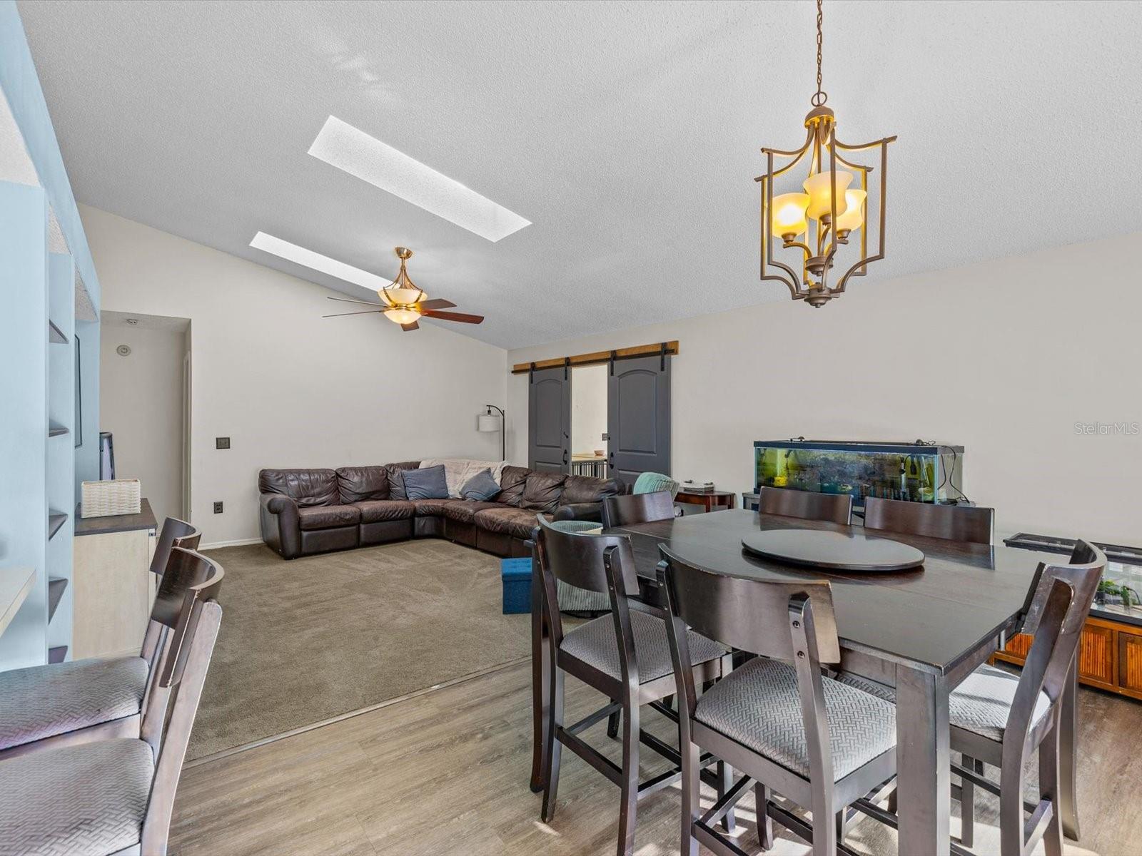 8350 ROYAL HART DR — photo 5