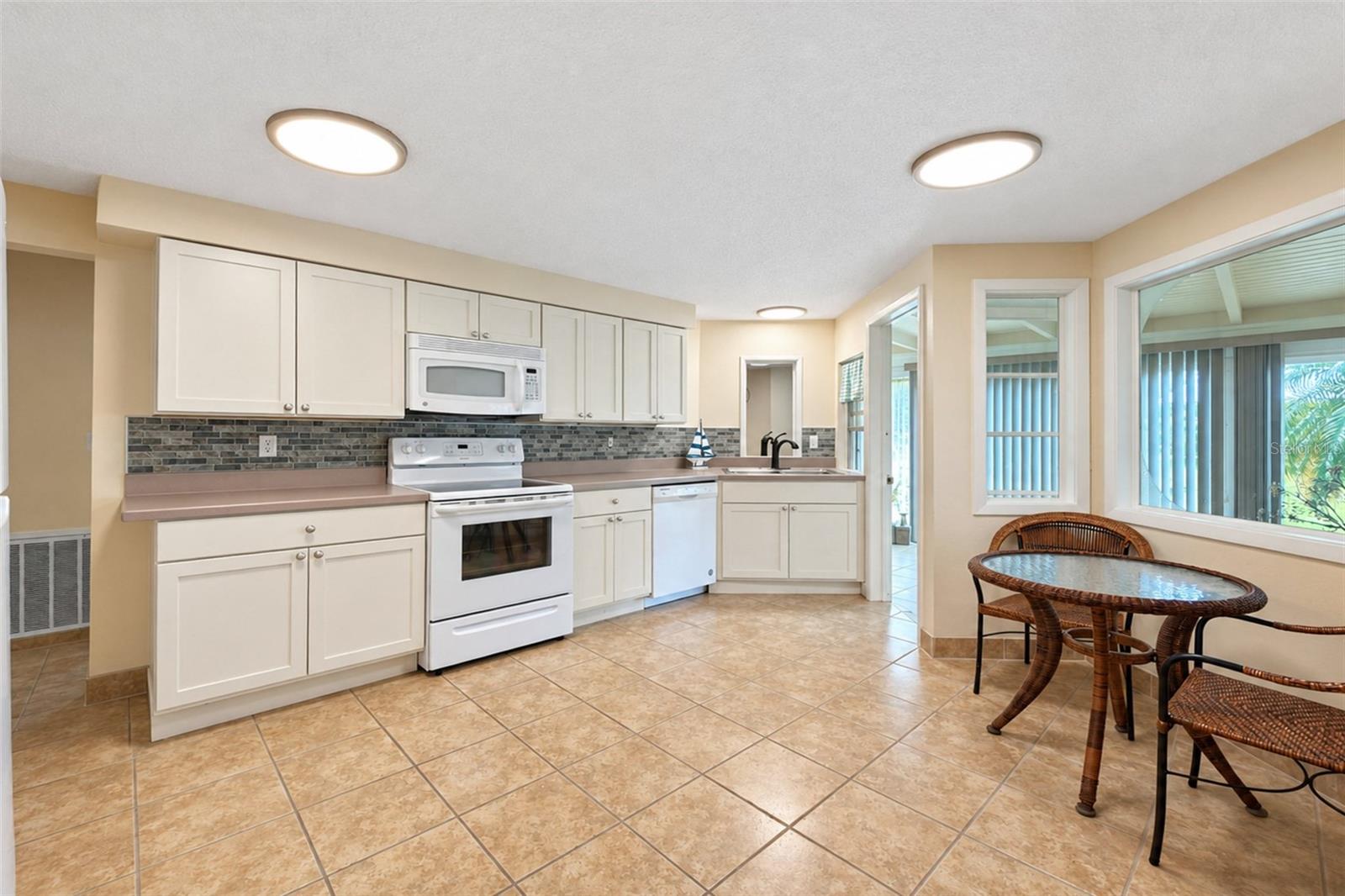 21 OAKWOOD DR N #21 — photo 29