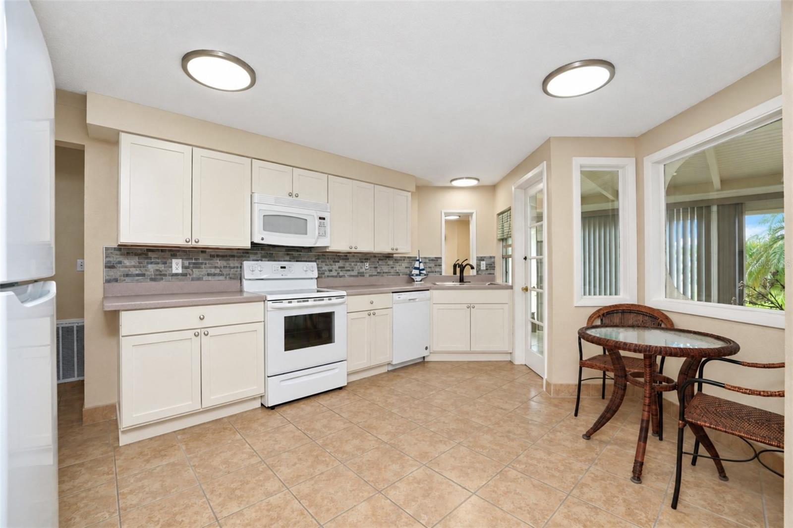 21 OAKWOOD DR N #21 — photo 24