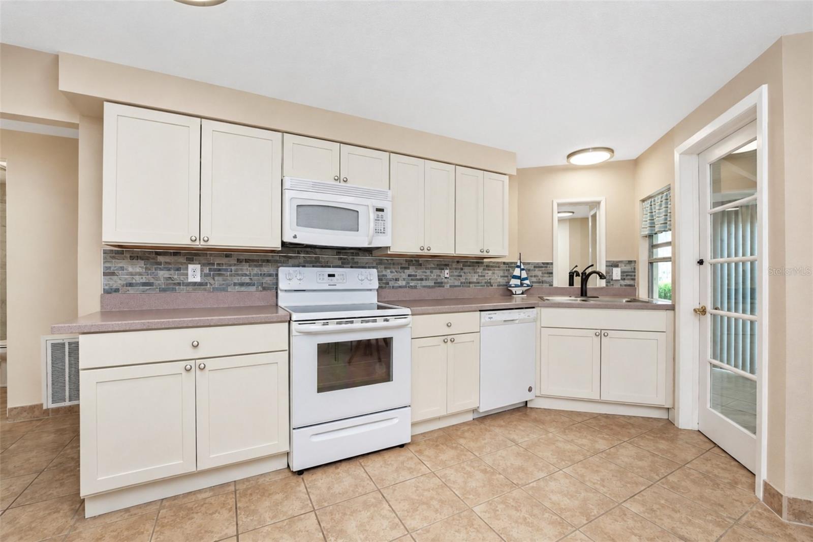 21 OAKWOOD DR N #21 — photo 26