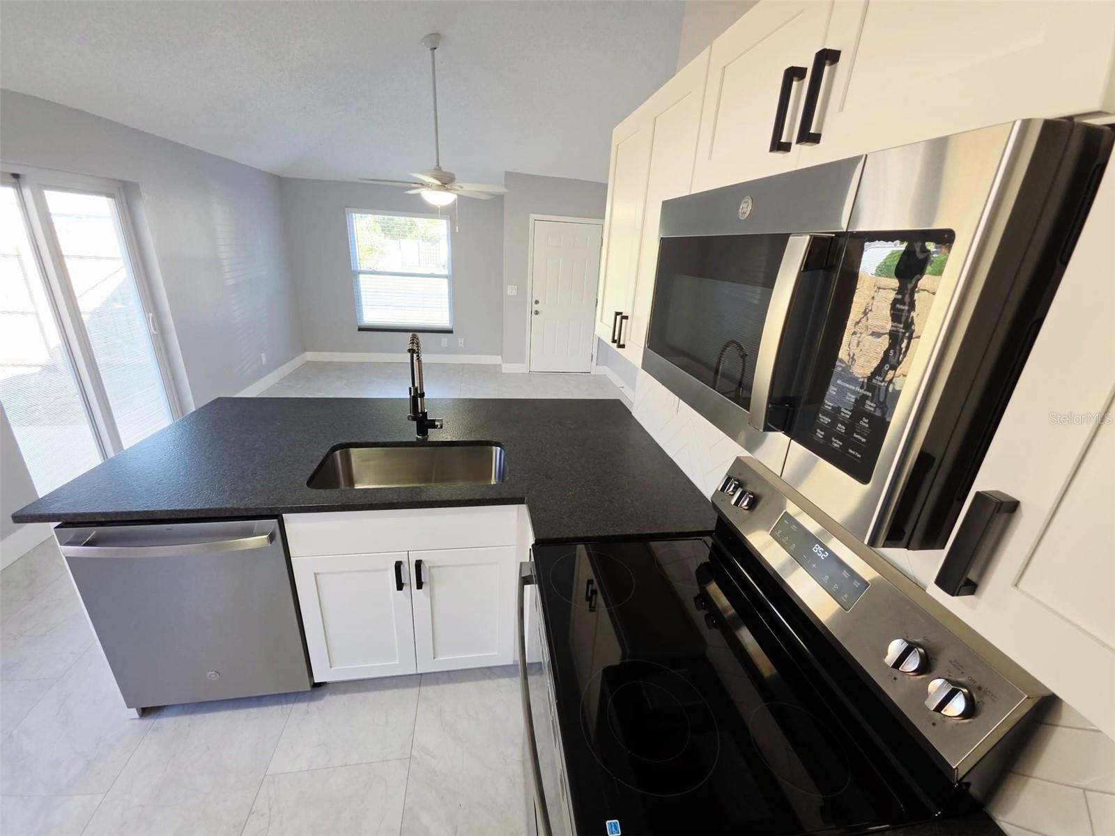 2674 RACHEL CT — photo 8