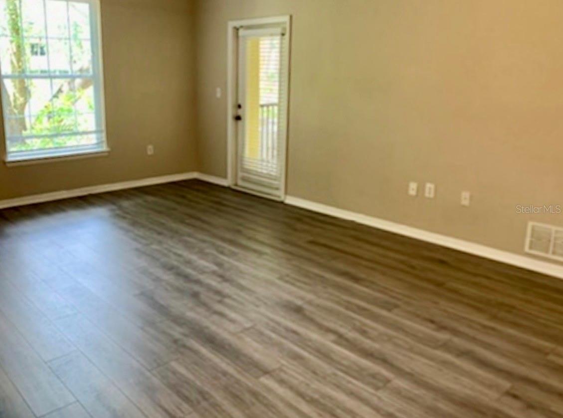 10123 COURTNEY PALMS BLVD #103 — photo 12