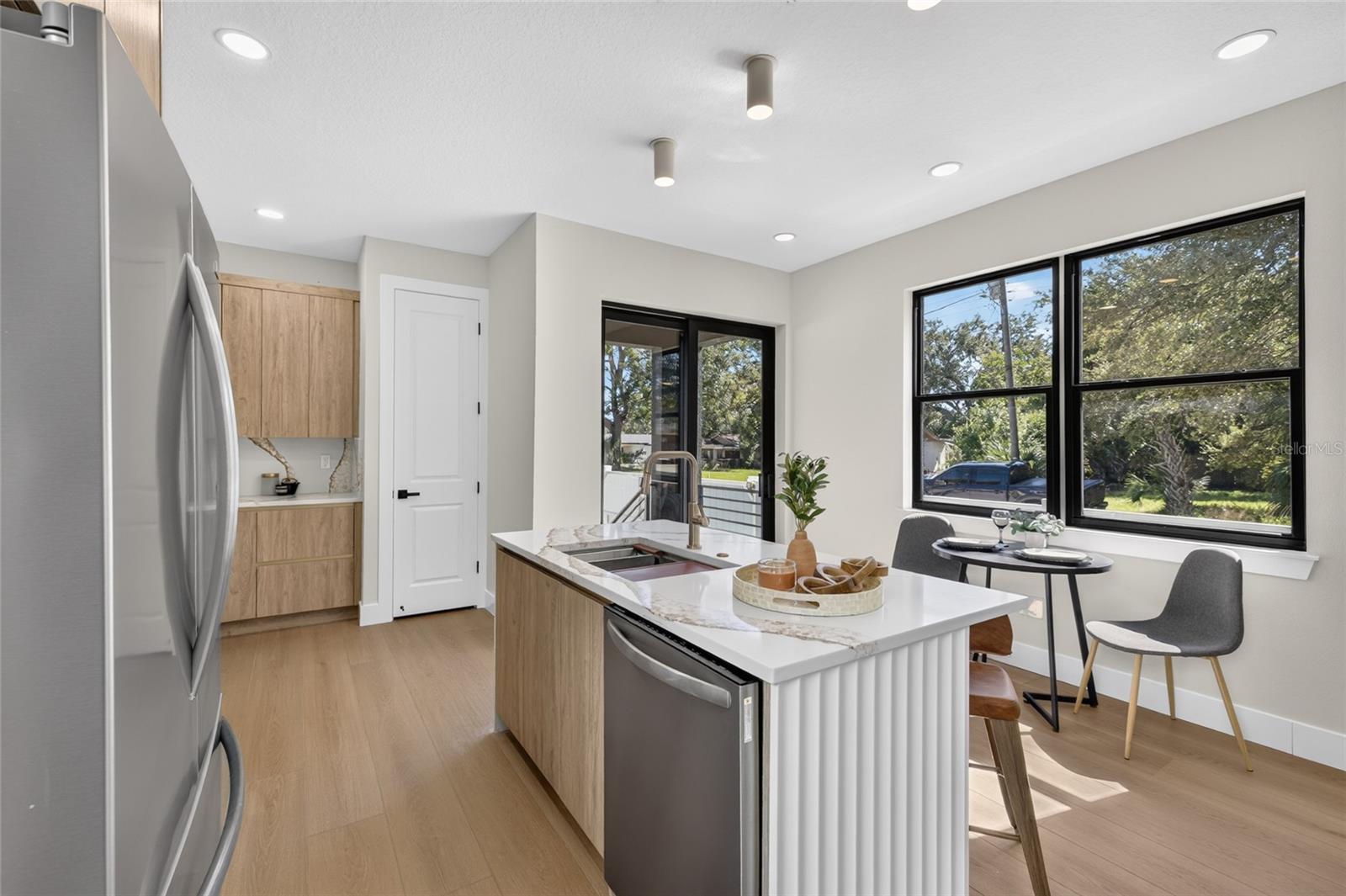 2601 N ALBANY AVE — photo 14