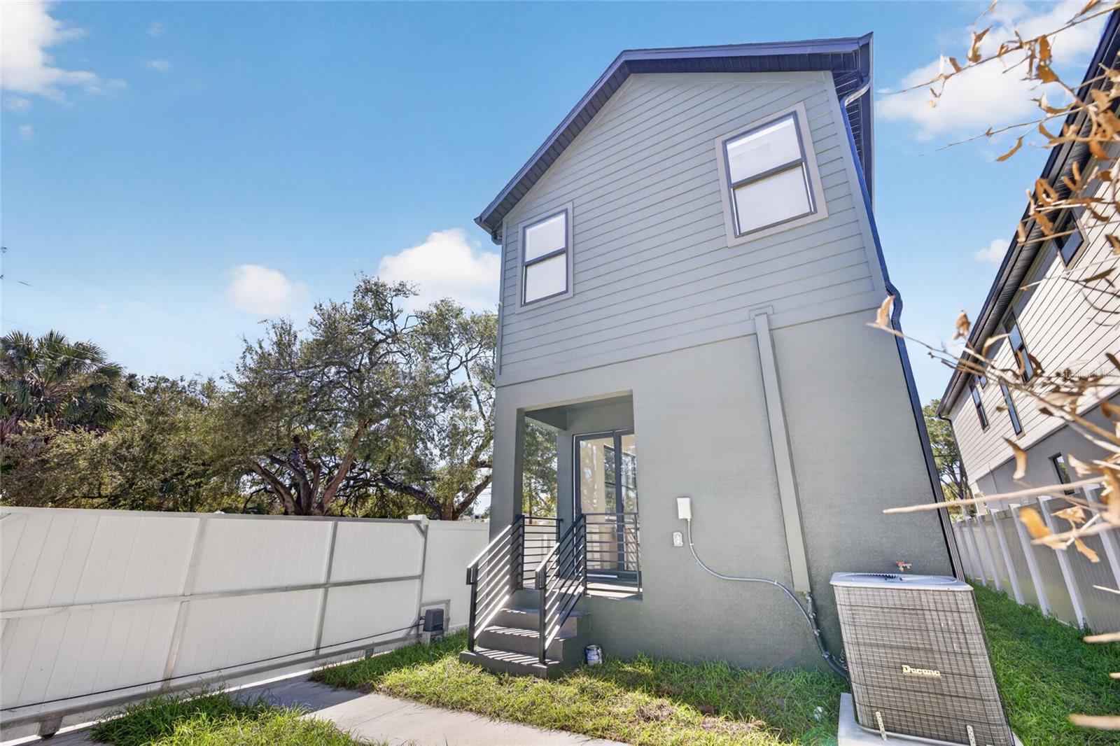 2601 N ALBANY AVE — photo 34