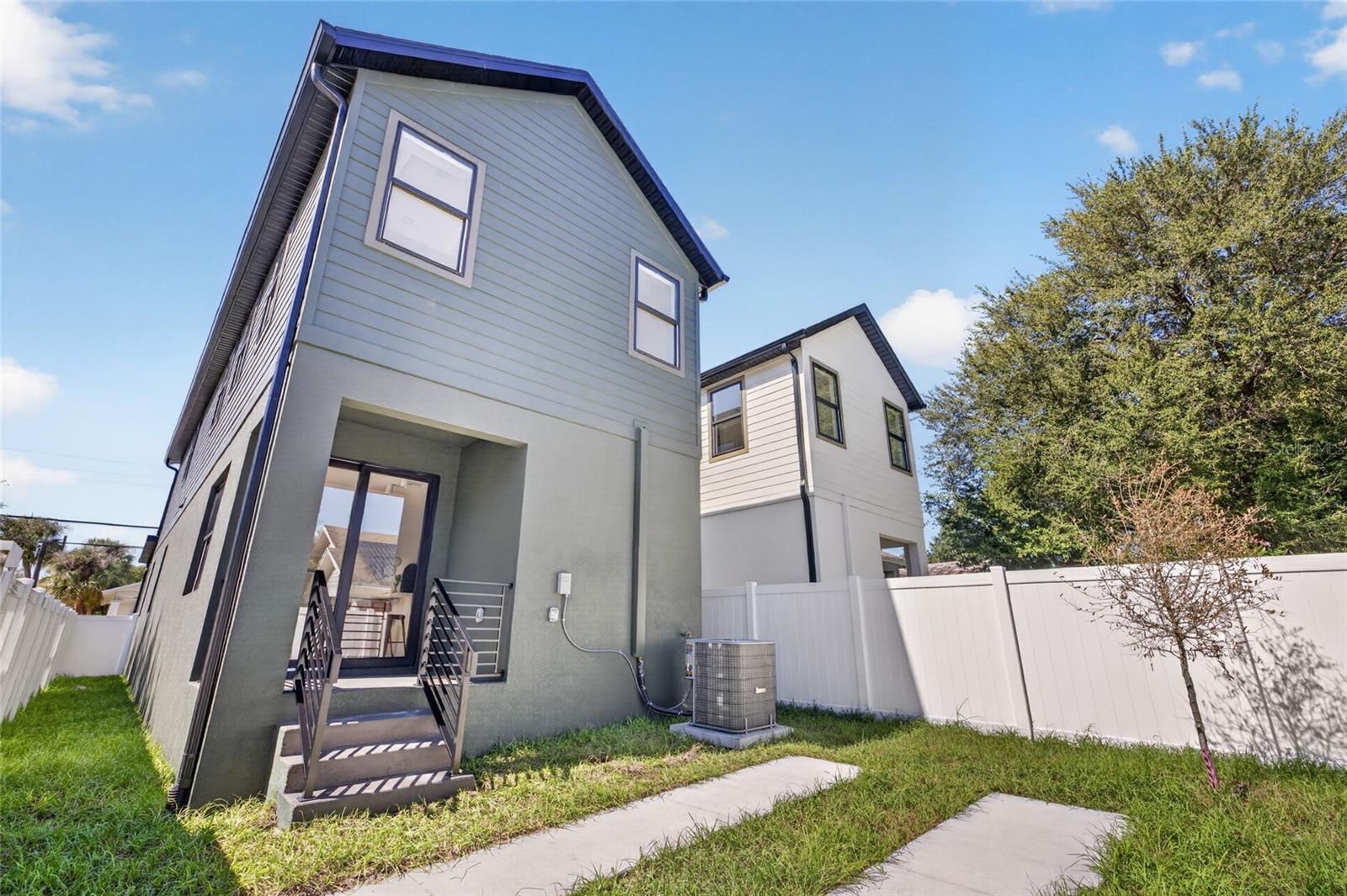 2601 N ALBANY AVE — photo 33