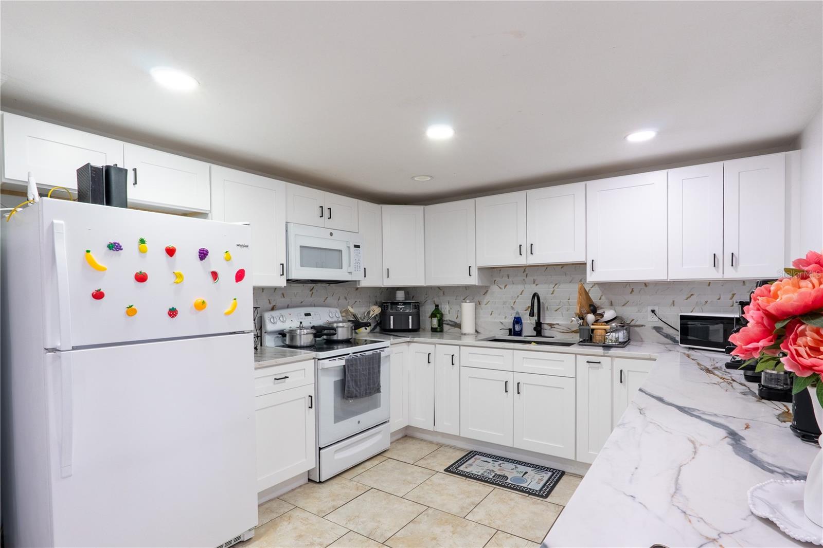 8819 W BROAD ST — photo 4