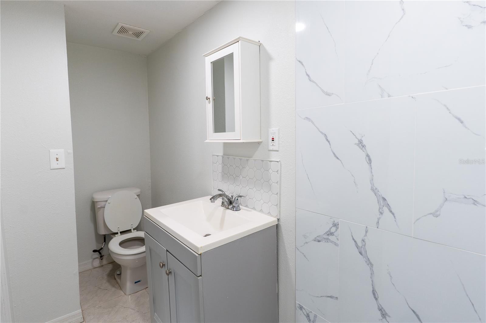 8819 W BROAD ST — photo 22