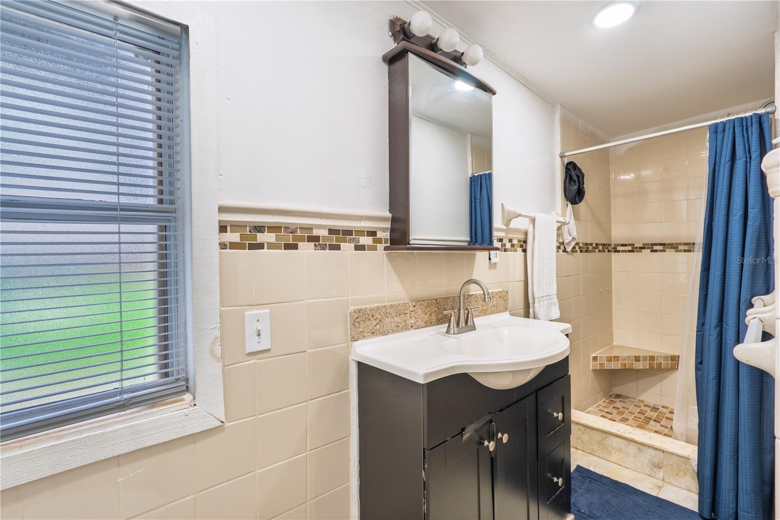 8819 W BROAD ST — photo 12